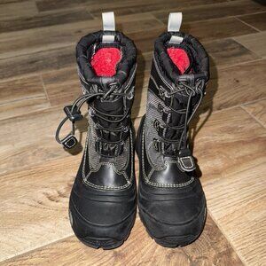 The North Face Kids Boots in Black and Red